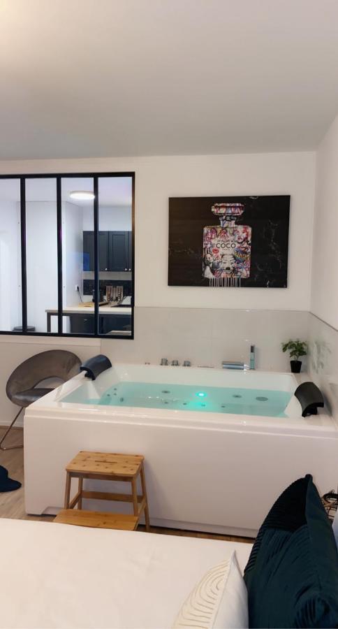 L'AppartE Black Superbe Appartement Pop ! Besançon Exteriör bild
