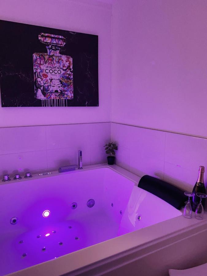 L'AppartE Black Superbe Appartement Pop ! Besançon Exteriör bild