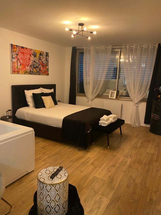 L'AppartE Black Superbe Appartement Pop ! Besançon Exteriör bild